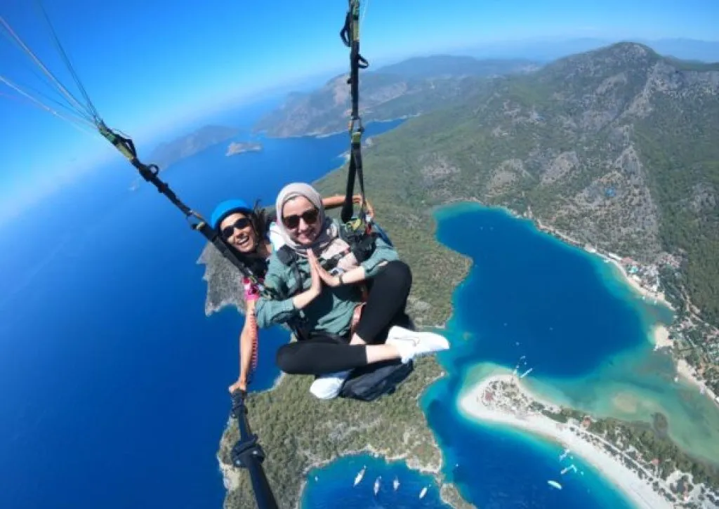Kadın Pilot İle Yamaç Paraşütü